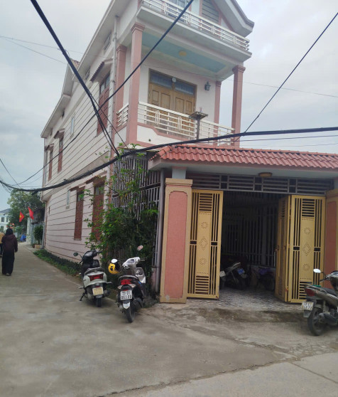 Quyền sử dụng đất và tài sản gắn liền với đất tại thửa đất số 169, tờ bản đồ số 26, diện tích 85,1m2 địa chỉ thửa đất: tại tổ dân phố Minh Lợi, phường Quảng Thọ, thị xã Ba Đồn, tỉnh Quảng Bình (nay là tổ dân phố Minh Lợi, phường Bắc Gianh, tỉnh Quảng Trị)